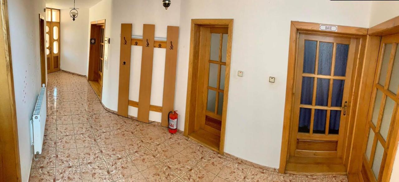 Casa Debora Hotel Hateg Luaran gambar
